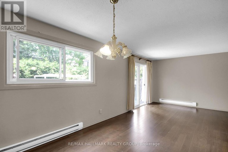 28471405/41-grady-crescent/sheahan-estatestrend-village/ottawa/ontario/K2H5S2_12