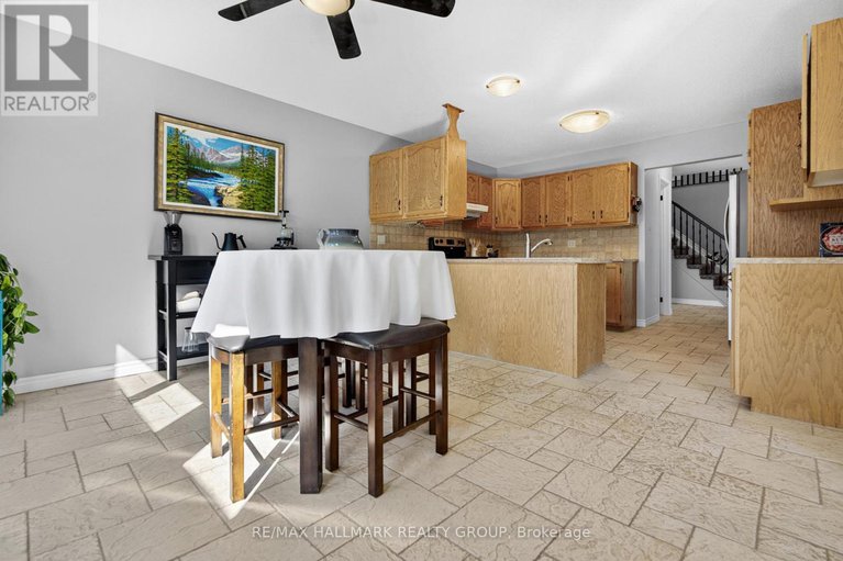 29338988/1354-gaultois-avenue/chateauneuf/ottawa/ontario/K1C3G6_11