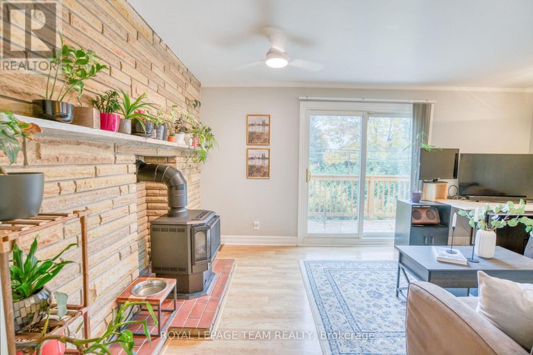 29083741/12-oakview-avenue/meadowlandscrestview/ottawa/ontario/K2G3A1_17