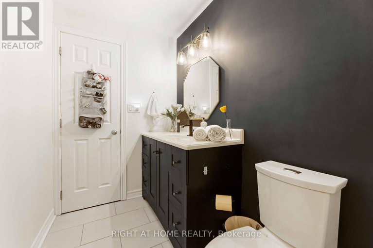 28737074/1-berkshire-way/pheasant-run/ottawa/ontario/K2J2B1_27