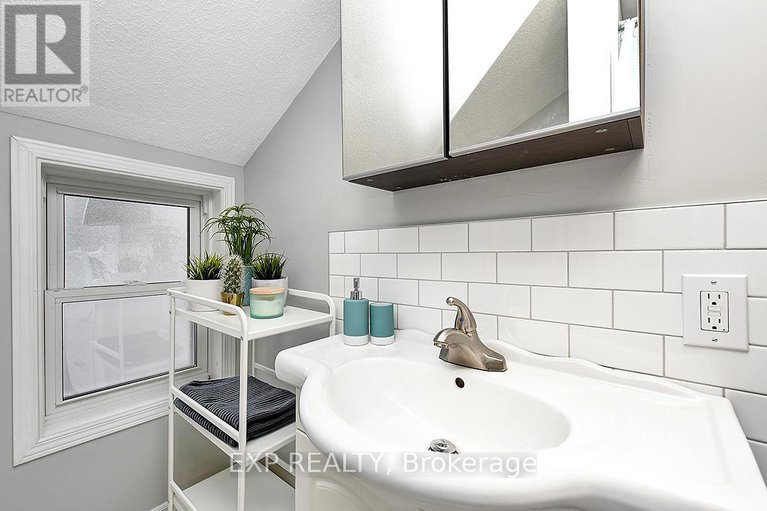 28899221/566-kirkwood-avenue/westborohampton-park/ottawa/ontario/K1Z5X4_29