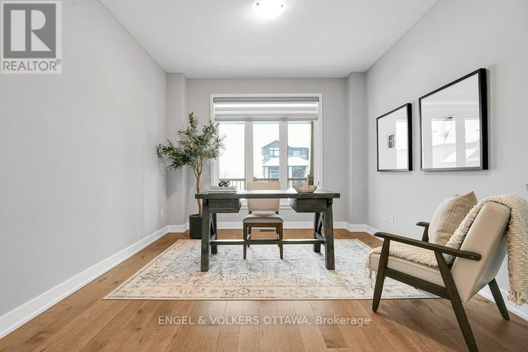 29357052/134-winterhaven-drive/mer-bleuebradley-estatesanderson-park/ottawa/ontario/K1W0H4_5