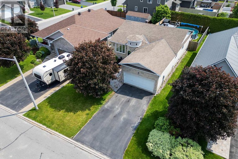 28772680/7-settlement-lane/village-of-russell/russell/ontario/K4R0A4_2