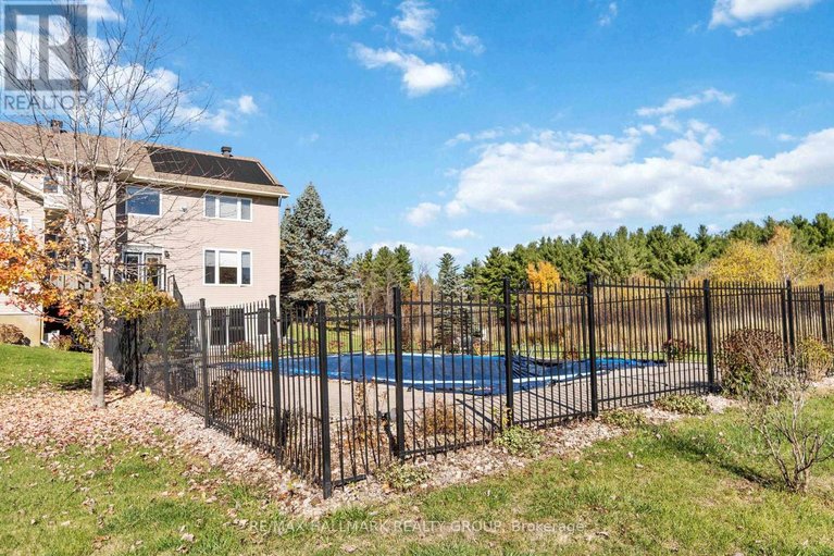 29476165/137-goodman-drive/kanata-north-west/ottawa/ontario/K2W1C7_39