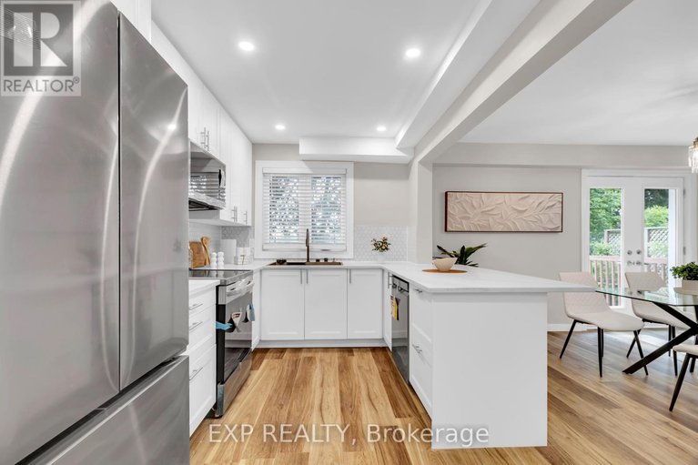 28458465/12-bayside-private/mooneys-bayriverside-park/ottawa/ontario/K1V9R3_10