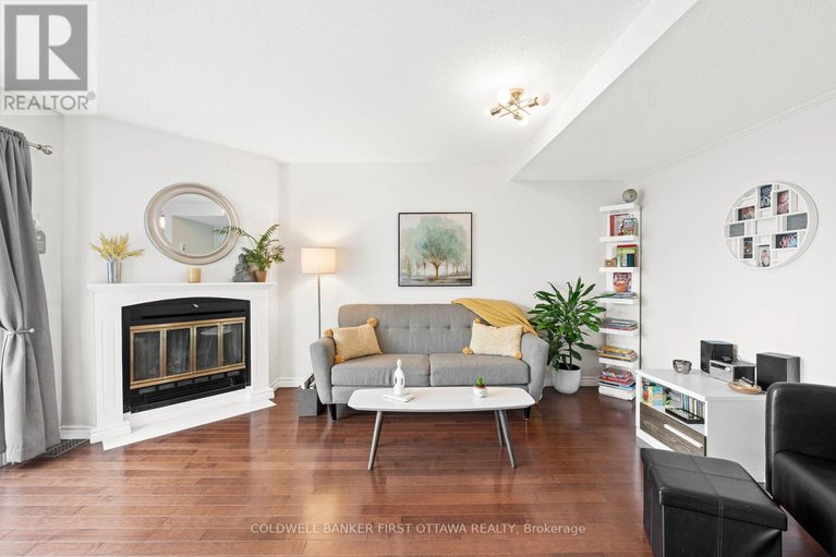 28819610/12-550-straby-avenue/overbrookcastle-heights/ottawa/ontario/K1K1H1_13