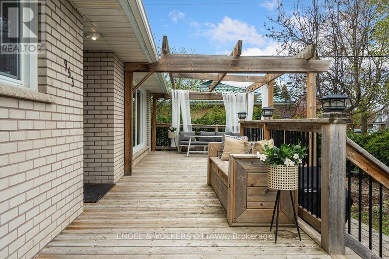 28298907/953-fairlawn-avenue/mckellar-heightsglabar-park/ottawa/ontario/K2A3S7_3