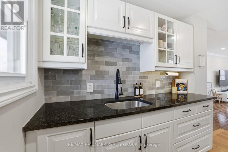 29378693/24-binscarth-crescent/glencairnhazeldean/ottawa/ontario/K2L1S1_7