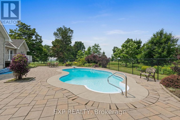 28552096/5940-brophy-drive/south-of-fallowfield-road/ottawa/ontario/K0A2Z0_44
