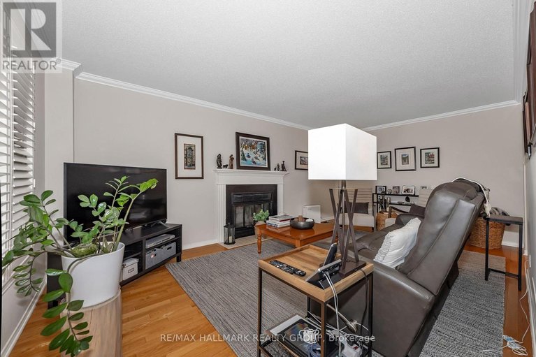 29624952/1850-thornecrest-street/chapel-hill/ottawa/ontario/K1C6K8_18