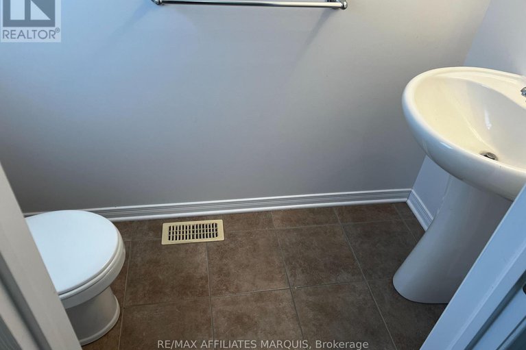 29397620/276-fir-lane/kemptville/north-grenville/ontario/K0G1J0_7