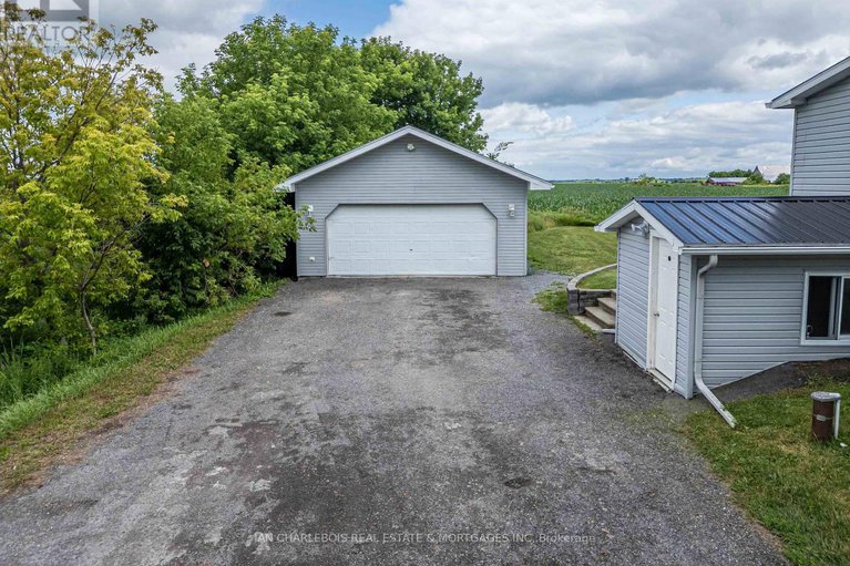 28596144/5616-akins-road-nw/btwn-franktown-rd-fallowfield-rd/ottawa/ontario/K2S1B8_29