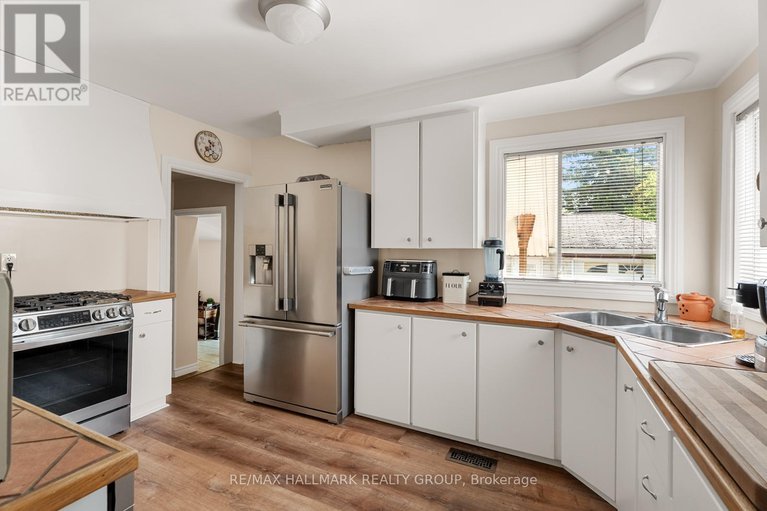 29266979/991-blair-road/cardinal-heights/ottawa/ontario/K1J7M9_18