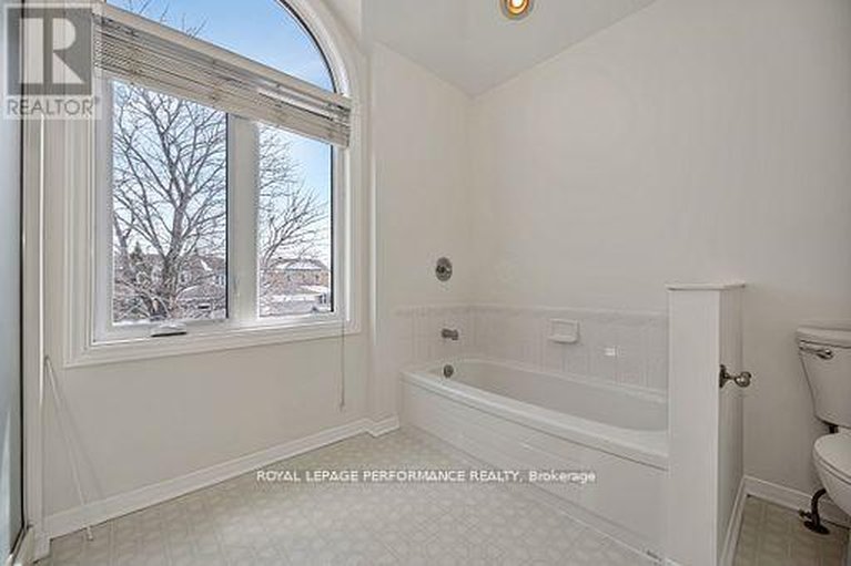 29657437/2023-rolling-brook-drive/orleans-village/ottawa/ontario/K1W1C9_21