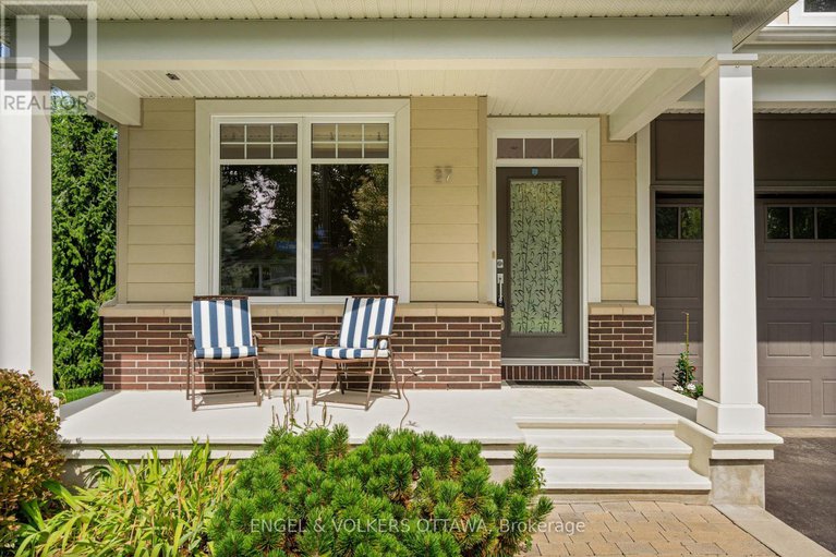 28806486/27-esquimault-avenue/bruce-farmgraham-parkqualicumbellands/ottawa/ontario/K2H6Z4_3