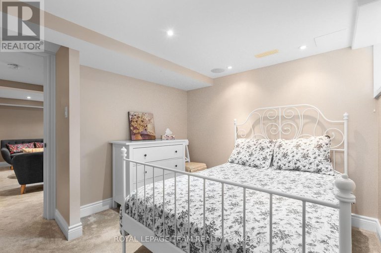28424968/524-broadview-avenue/mckellarhighland/ottawa/ontario/K2A2L4_27