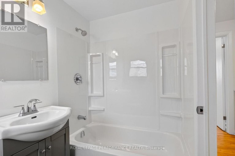 29574553/630-borthwick-avenue/castle-heightsrideau-high/ottawa/ontario/K1K2L9_29