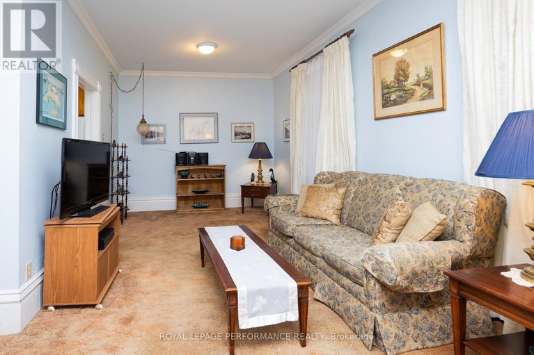 29632412/11-peter-street/maxville/north-glengarry/ontario/K0C1T0_5