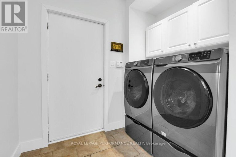 28347895/6099-james-bell-drive/manotick-south-to-roger-stevens/ottawa/ontario/K4M1B3_17