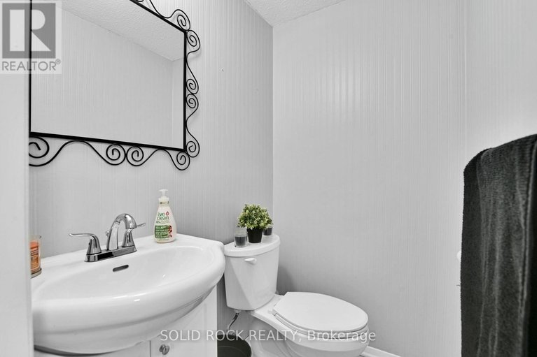 29674450/137-3915b-old-richmond-road/arbeatha-park/ottawa/ontario/K2H8T9_26