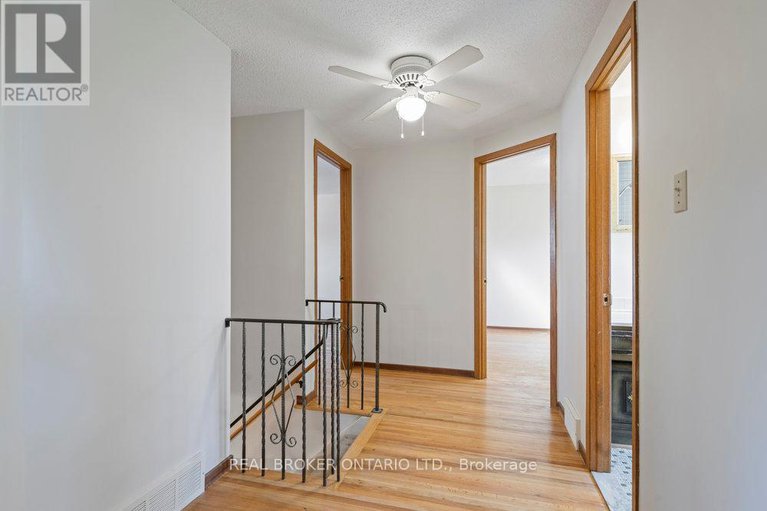 28986692/60-westpark-drive/blackburn-hamlet/ottawa/ontario/K1B3E5_16