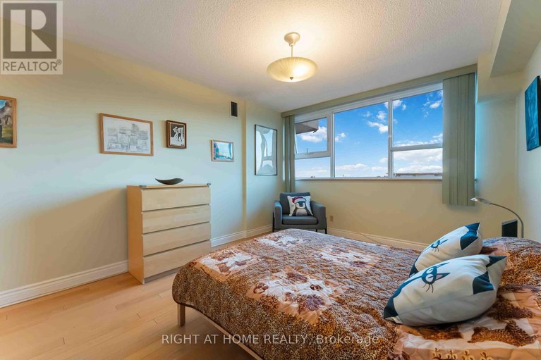 29240372/903-555-brittany-drive/viscount-alexander-park/ottawa/ontario/K1K4C5_18