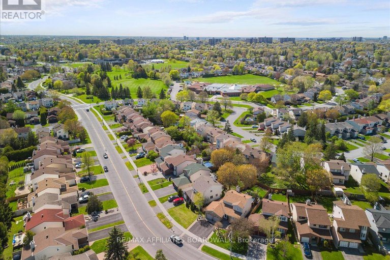 28416743/423-viewmount-drive/borden-farmstewart-farmcarleton-heightsparkwood-hills/ottawa/ontario/K2E7P1_44