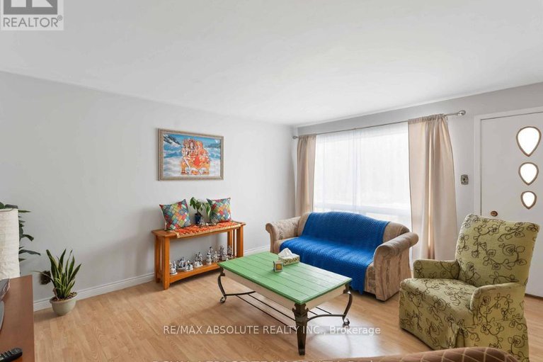 29180472/1984-forced-road/vars-area/ottawa/ontario/K0A3H0_6