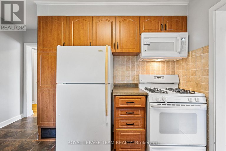 28819611/31-savuto-way-street/meadowlandscrestview/ottawa/ontario/K2G2S9_20