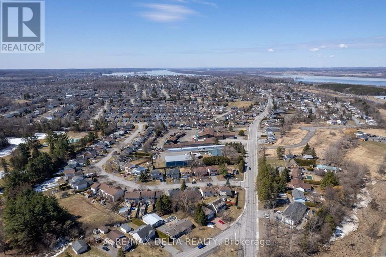 28376418/271-bonavista-street/town-of-rockland/clarence-rockland/ontario/K4K1N8_7