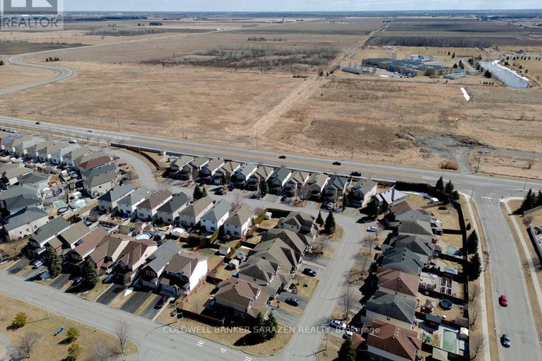 28162019/274-trail-side-circle/springridgeeast-village/ottawa/ontario/K4A5B1_32