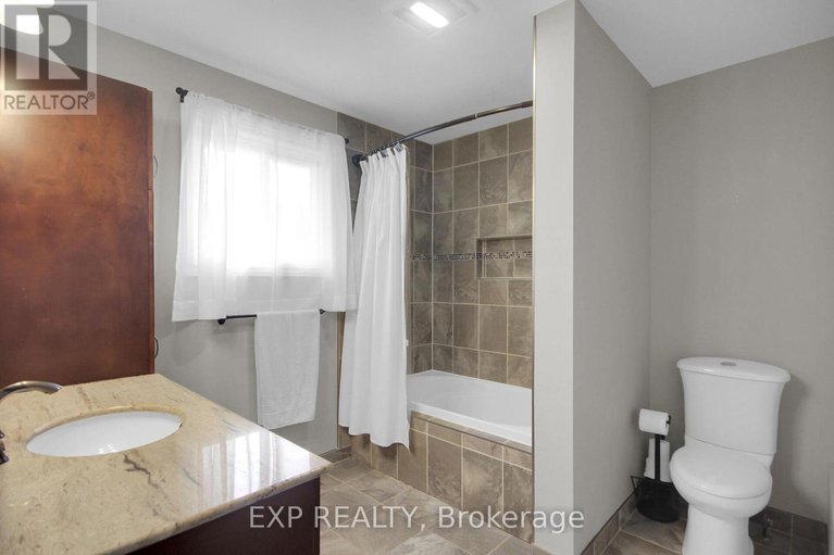 28340674/2001-neepawa-avenue/carlingwood/ottawa/ontario/K2A3L4_37