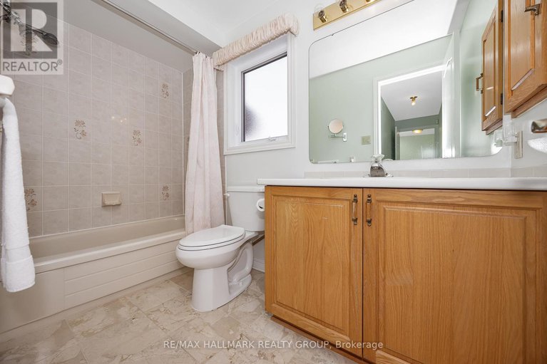 28845636/1725-autumn-ridge-drive/chapel-hill/ottawa/ontario/K1C6Z1_38