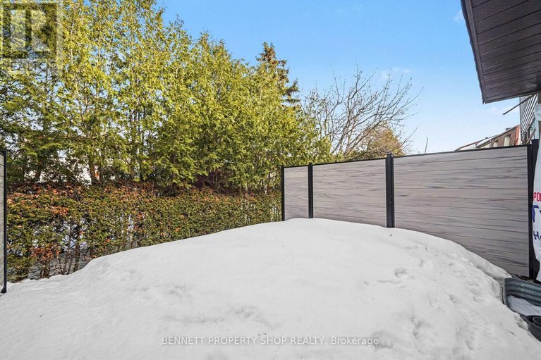 29448215/37-pixley-private/riverview-park/ottawa/ontario/K1G4C3_25