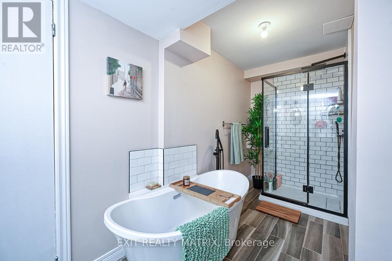 28875477/90-chesterton-drive/borden-farmstewart-farmcarleton-heightsparkwood-hills/ottawa/ontario/K2E5T6_19