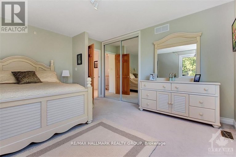 29662785/100-delong-drive/rothwell-heights/ottawa/ontario/K1J7E1_17