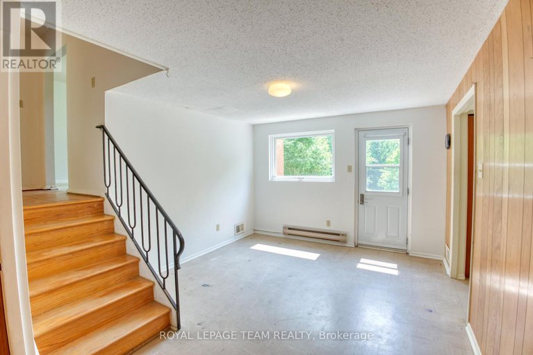 28412587/19-dayton-crescent/leslie-park/ottawa/ontario/K2H7N8_26
