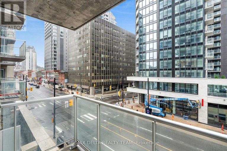 28453209/403-242-rideau-street/sandy-hill/ottawa/ontario/K1N0B7_19