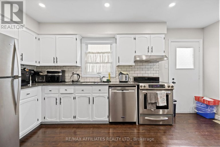 28295817/43-bluegrass-drive/bridlewood/ottawa/ontario/K2M1G2_16