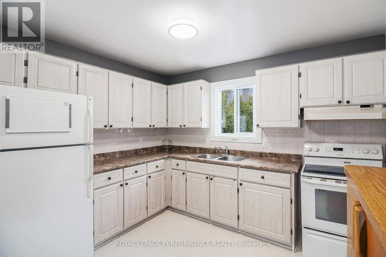 29119259/6349-st-louis-drive/hiawatha-parkconvent-glen/ottawa/ontario/K1C2X9_14