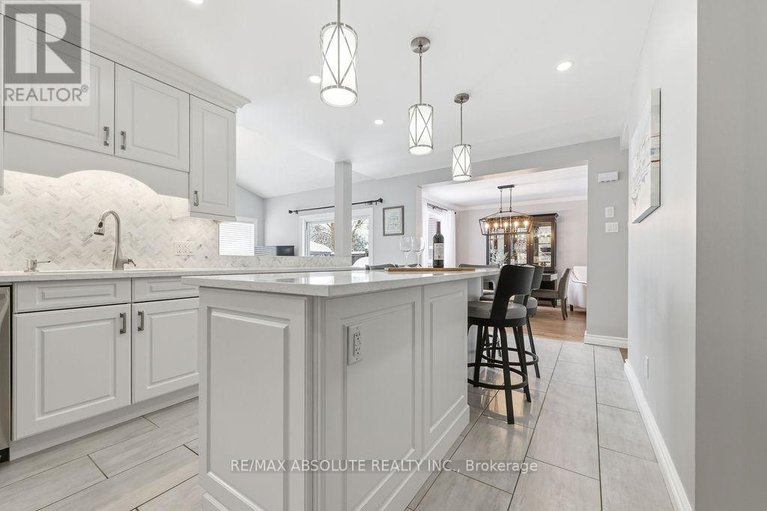 29302889/6145-lariviere-crescent/orleans-village/ottawa/ontario/K1W1C6_12