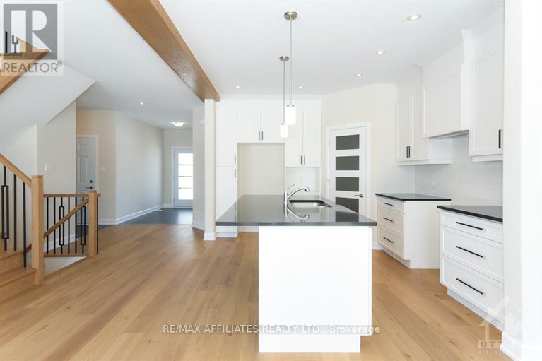 26961653/441-aurora-street/sunset-flat/embrun/ontario/K0A1W0_6