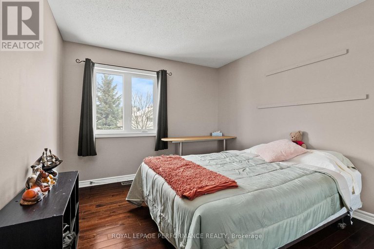 29329137/690-princess-louise-drive/fallingbrookridgemount/ottawa/ontario/K4A2C1_27