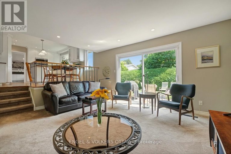 28812016/15-dickson-street/bruce-farmgraham-parkqualicumbellands/ottawa/ontario/K2H7H6_25
