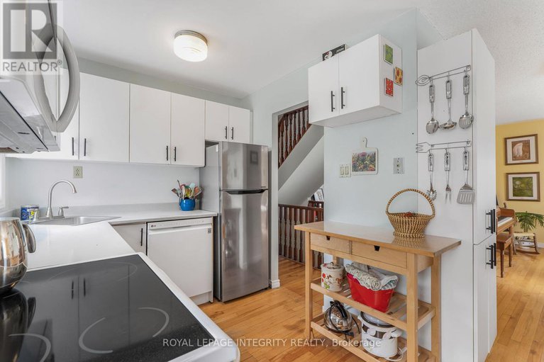 28965143/841-merivale-road/carlington/ottawa/ontario/K1Z5Z7_9