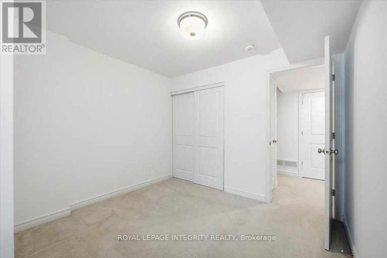 29419872/41-carabiner-private/mer-bleuebradley-estatesanderson-park/ottawa/ontario/K1W0L7_21