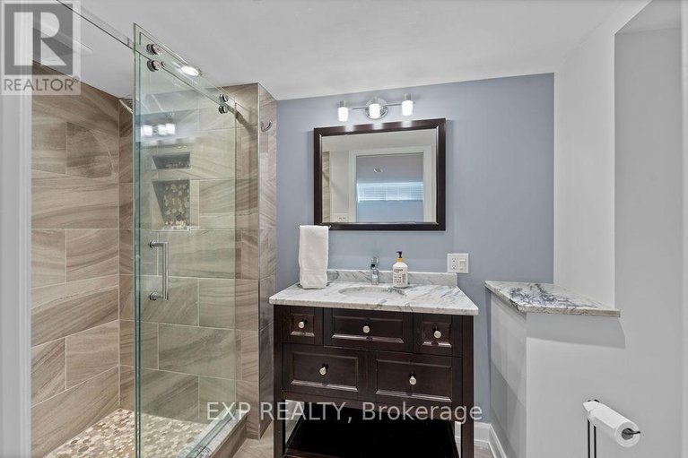 29077566/19-sunnycrest-drive/city-viewskylinefisher-heightsparkwood-hills/ottawa/ontario/K2E5Y3_31