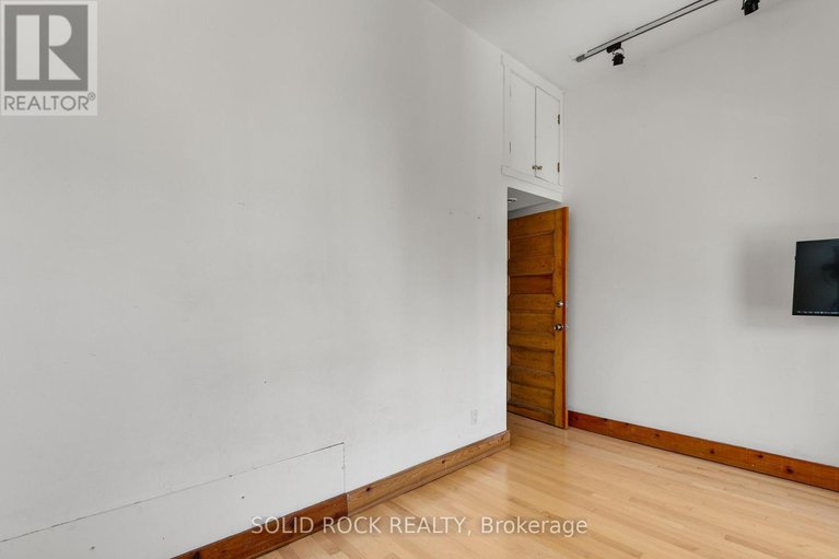 28616919/541-besserer-street/sandy-hill/ottawa/ontario/K1N6C6_18