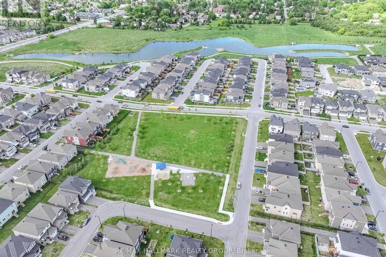 28506453/643-terrier-circle-w/goulbourn-twp-from-franktown-rdsouth-to-rideau/ottawa/ontario/K0A2Z0_44