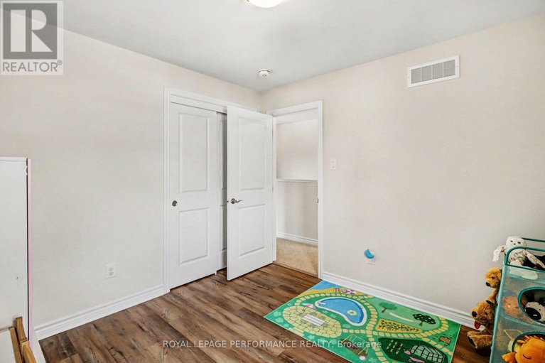 29540688/14-academie-street/embrun/russell/ontario/K0A1W0_31